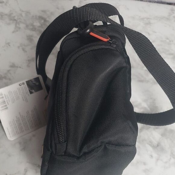 NWT Camera Case by Case Logic - Picture 7 of 11